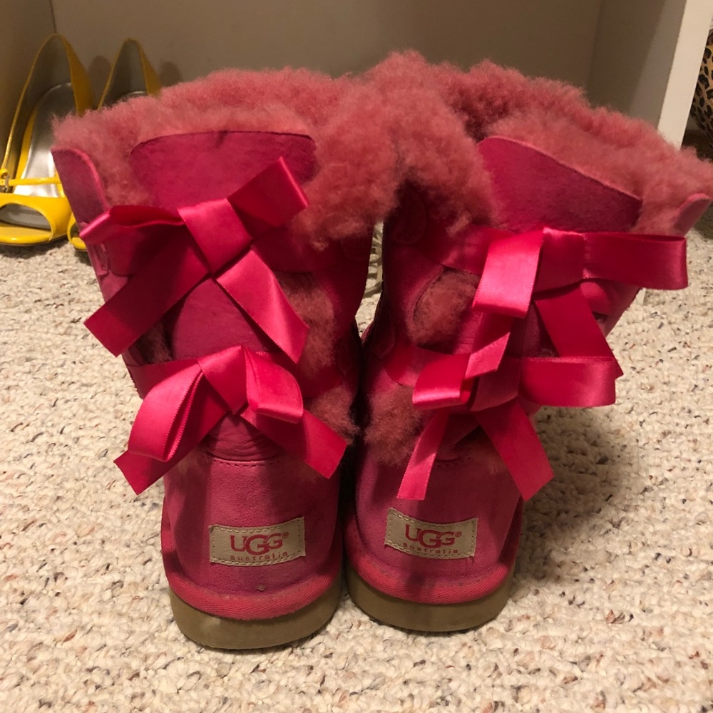 Pink uggs with bows. Size 6